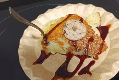 Pastel cocinado por las chicas.