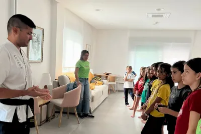 Durante la clase de Shaolin Kung Fu con las de tercero y cuarto.