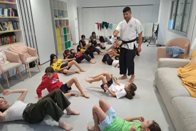 Nos ponemos fuertes con unas abdominales.