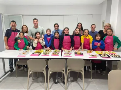 Grupo grande de participantes