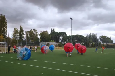 Carrera de bolas hinchables.