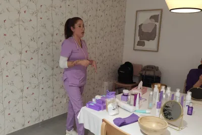 Instructora de cuidado de la piel.