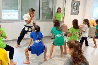 Trabajamos la postura y el equilibrio.